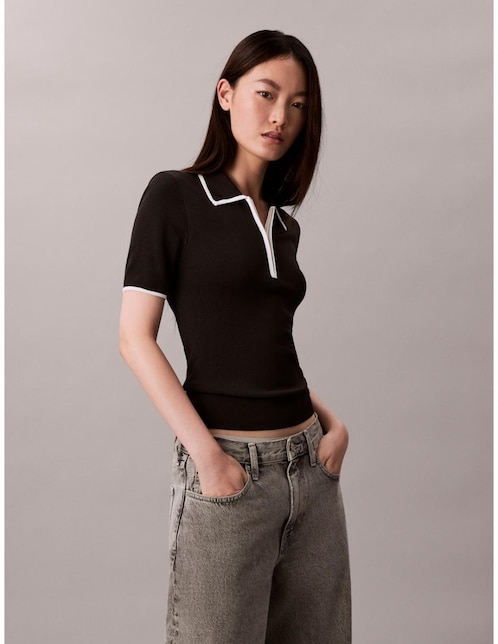 Playera manga corta Calvin Klein Jeans cuello camisero para mujer