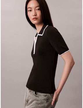 Playera manga corta Calvin Klein Jeans cuello camisero para mujer