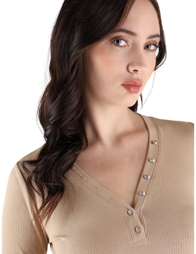 Playera manga corta Guess FA2025 cuello redondo para mujer