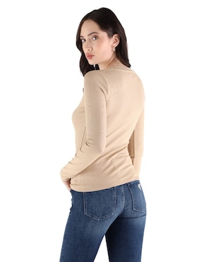 Playera manga corta Guess FA2025 cuello redondo para mujer
