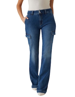 Jeans cargo acampanado Guess para mujer