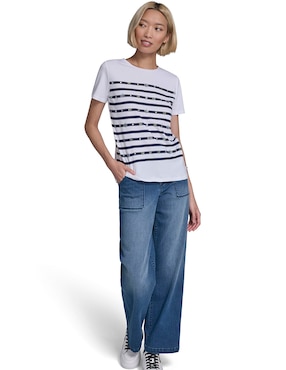 Playera manga corta Karl Lagerfeld Paris cuello redondo para mujer