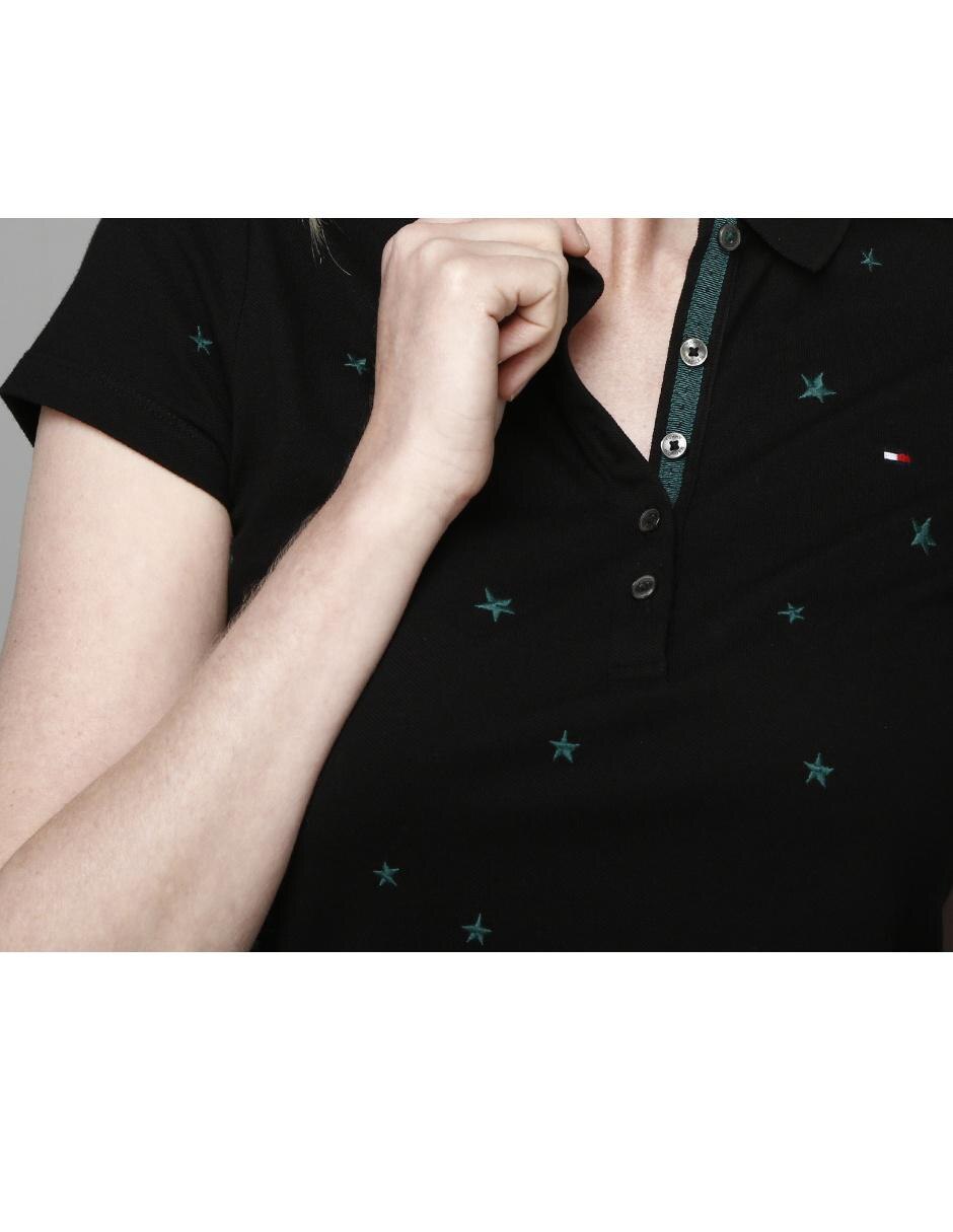 Playera polo Tommy Hilfiger negra con diseño gráfico en Liverpool