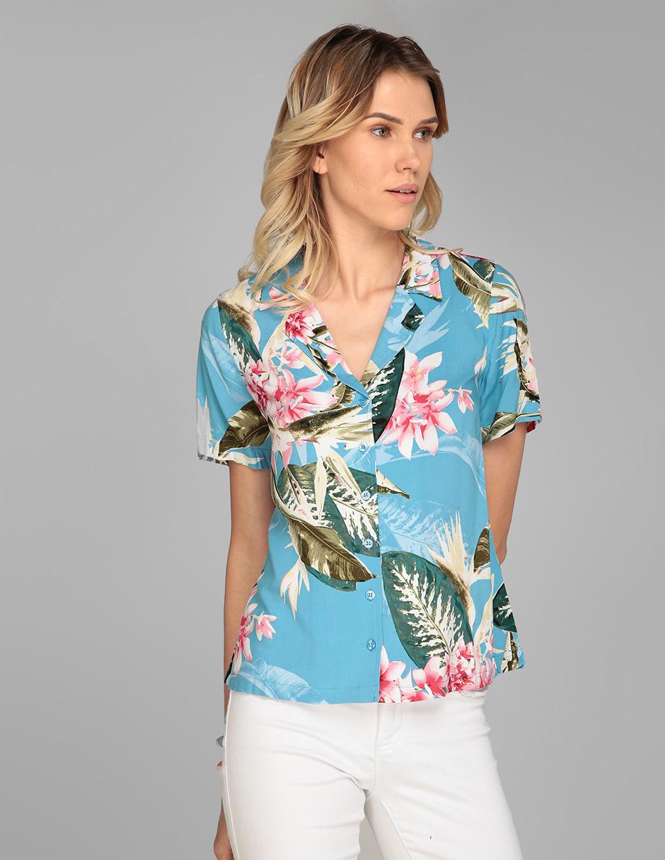 Blusa Guess azul con diseño floral en Liverpool