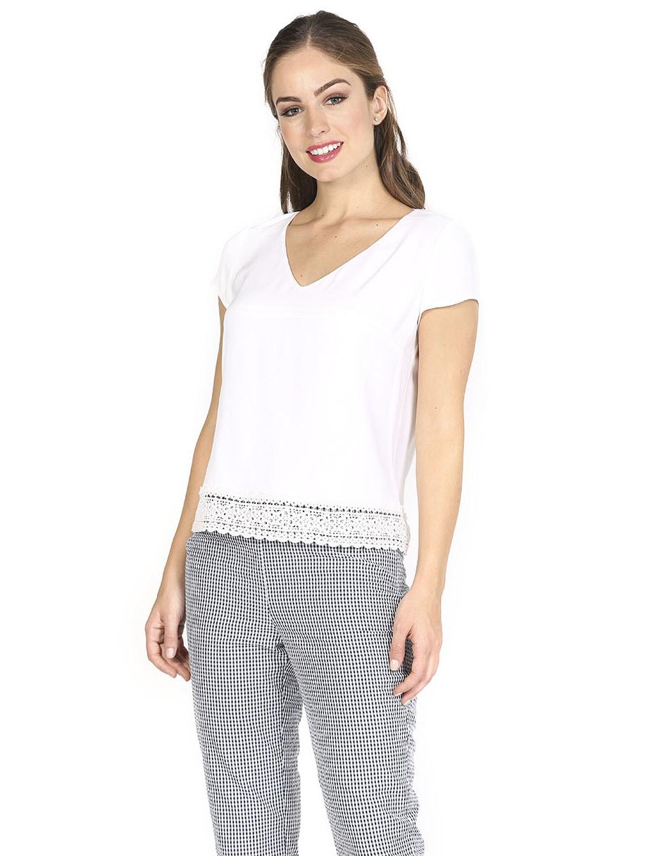 blusa blanca cuello v