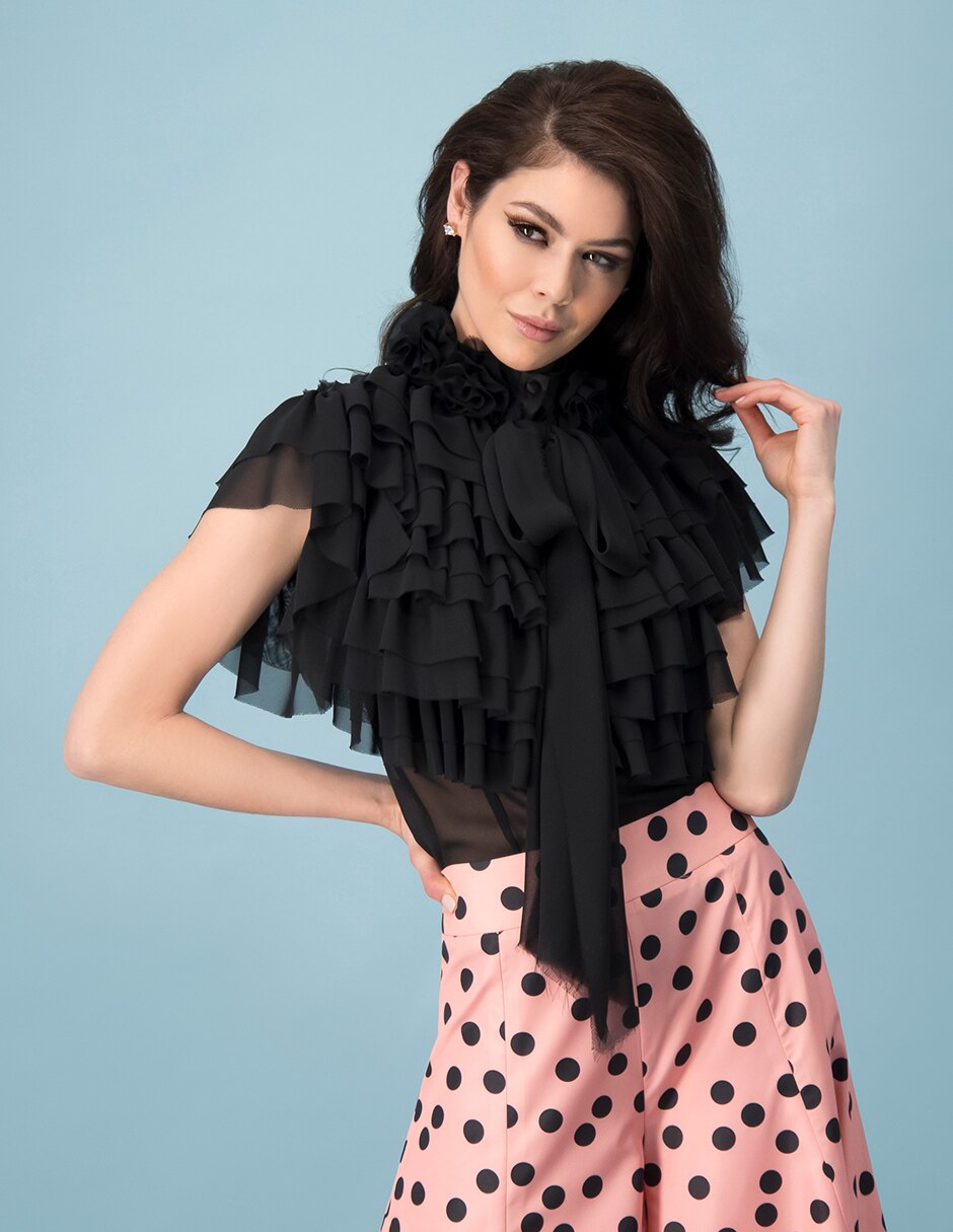 Blusa Martha Debayle By Ivonne manga corta corte en Liverpool