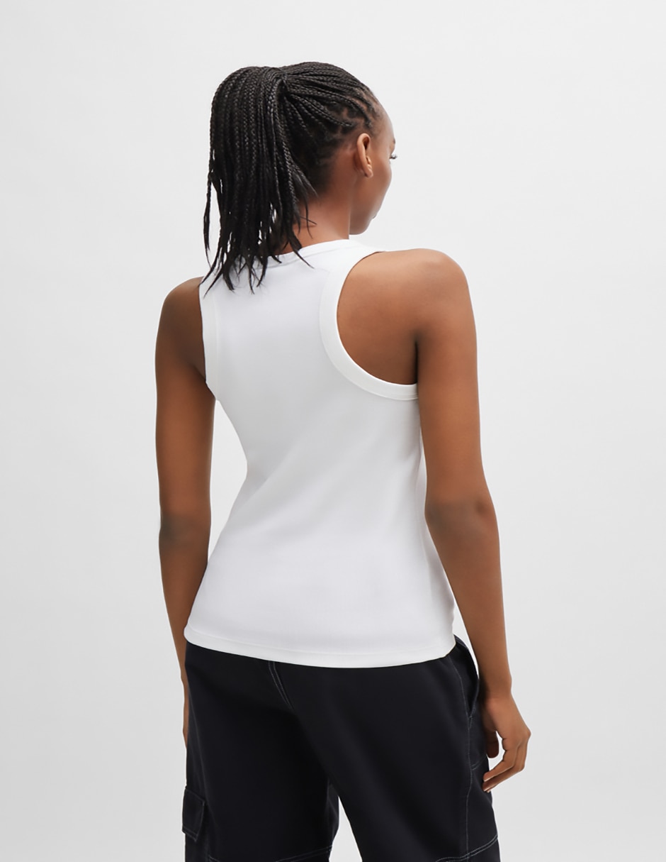 Playera sin manga cuelo redondo para mujer 2