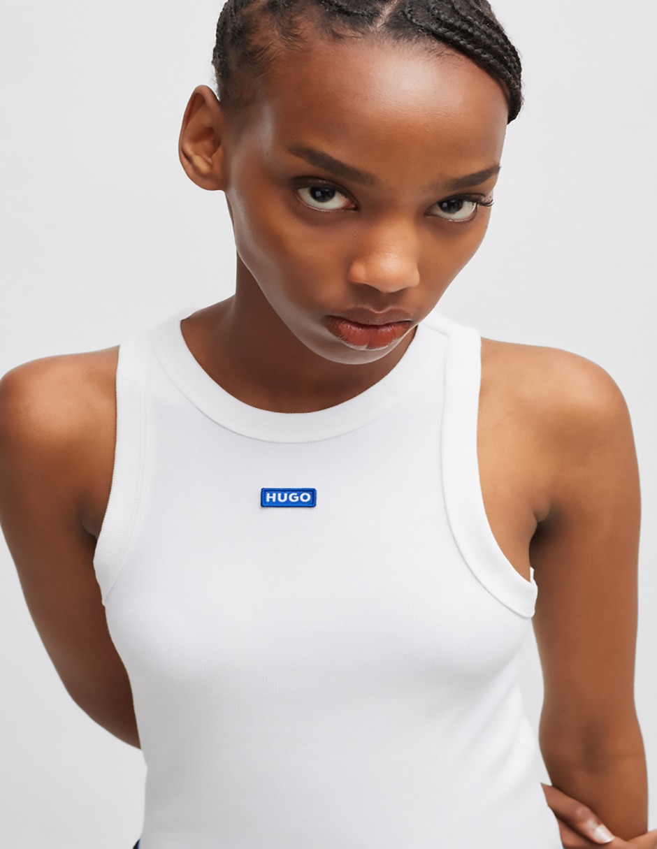 Playera sin manga cuelo redondo para mujer 4