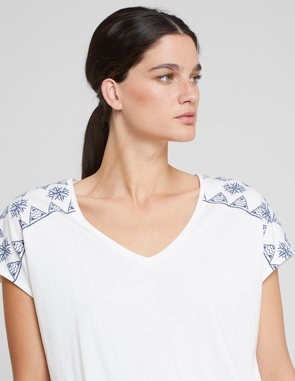 Playera manga corta cuello V para mujer 4