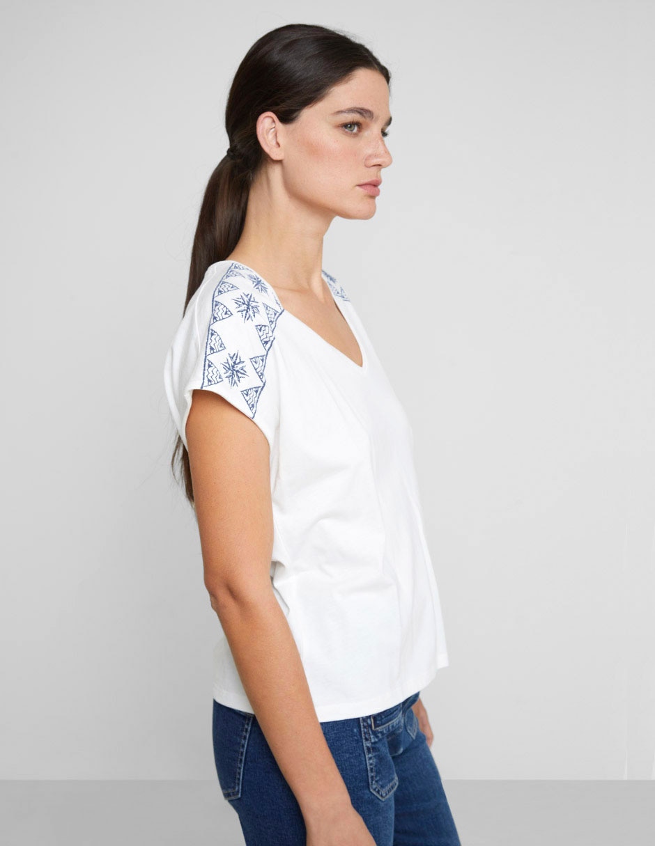 Playera manga corta cuello V para mujer 5