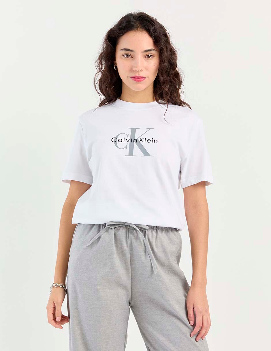 Playera manga corta cuello redondo para mujer