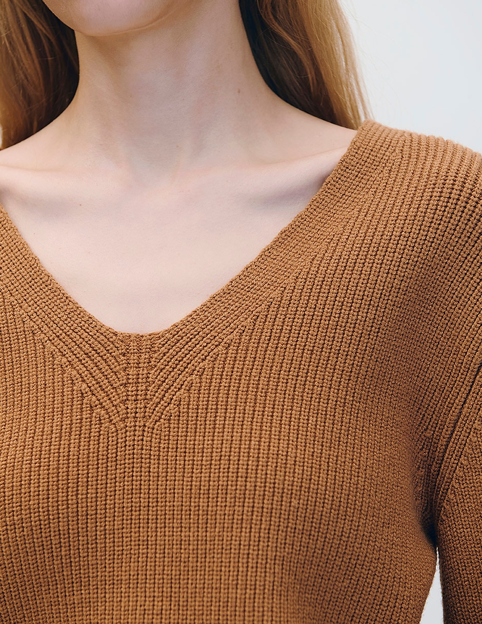 Suéter cuello con escote para mujer 4