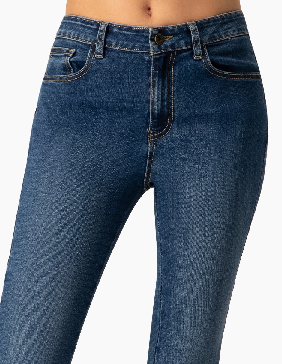 Jeans acampanado straight para mujer 5