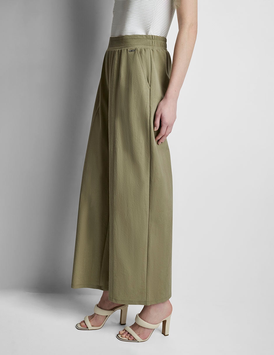 Pantalón coulotte amplio para mujer 9